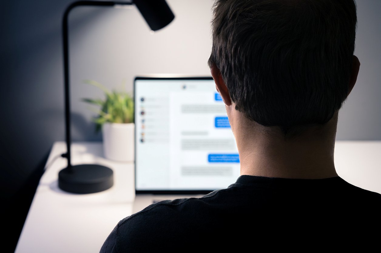 Mann wird auf Facebook Opfer einer neuen Betrugsmasche