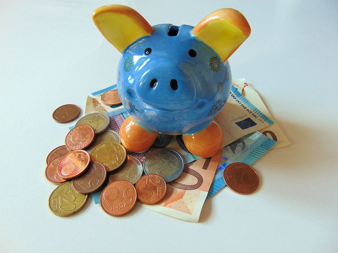 Ein Sparschwein mit geld